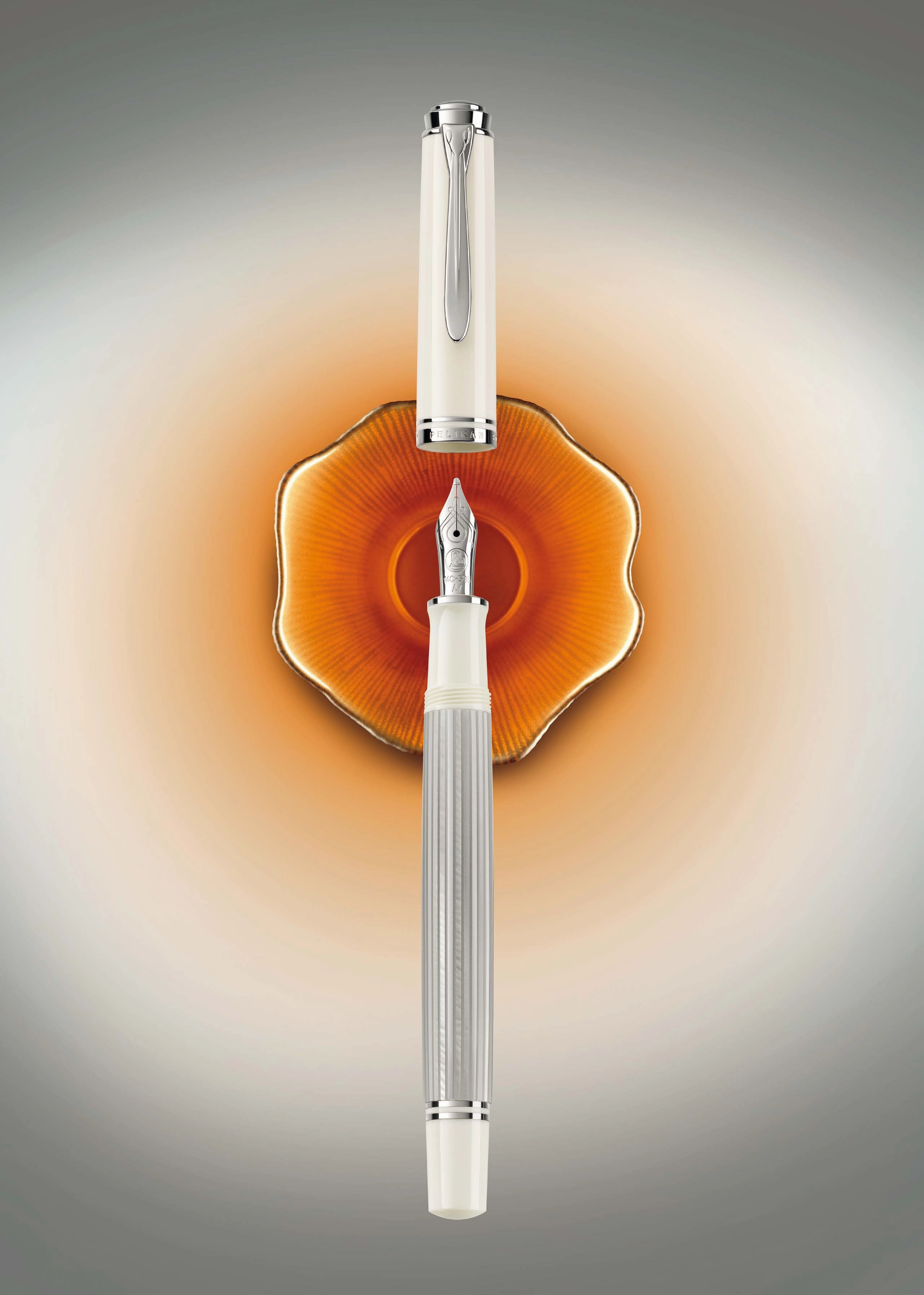 metallic retractable Pelikan Souveran 405 Silver/White Fountain Pen