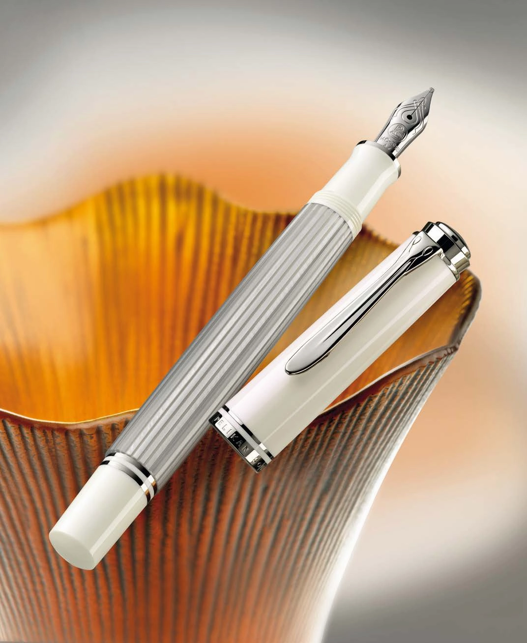 fiber Pelikan Souveran 405 Silver/White Fountain Pen