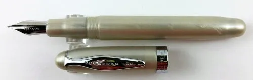 expandable gift Noodler'S Ink Ahab Pearl Flex Fountain Pen