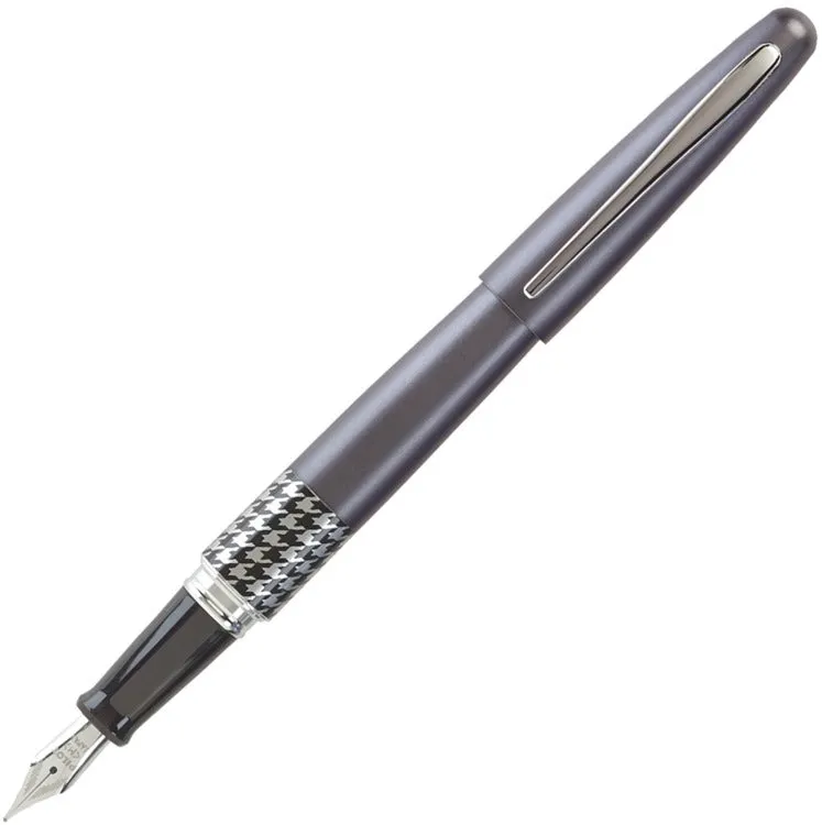 Pilot Metropolitan Retro Pop Gray Fountain Pen essential