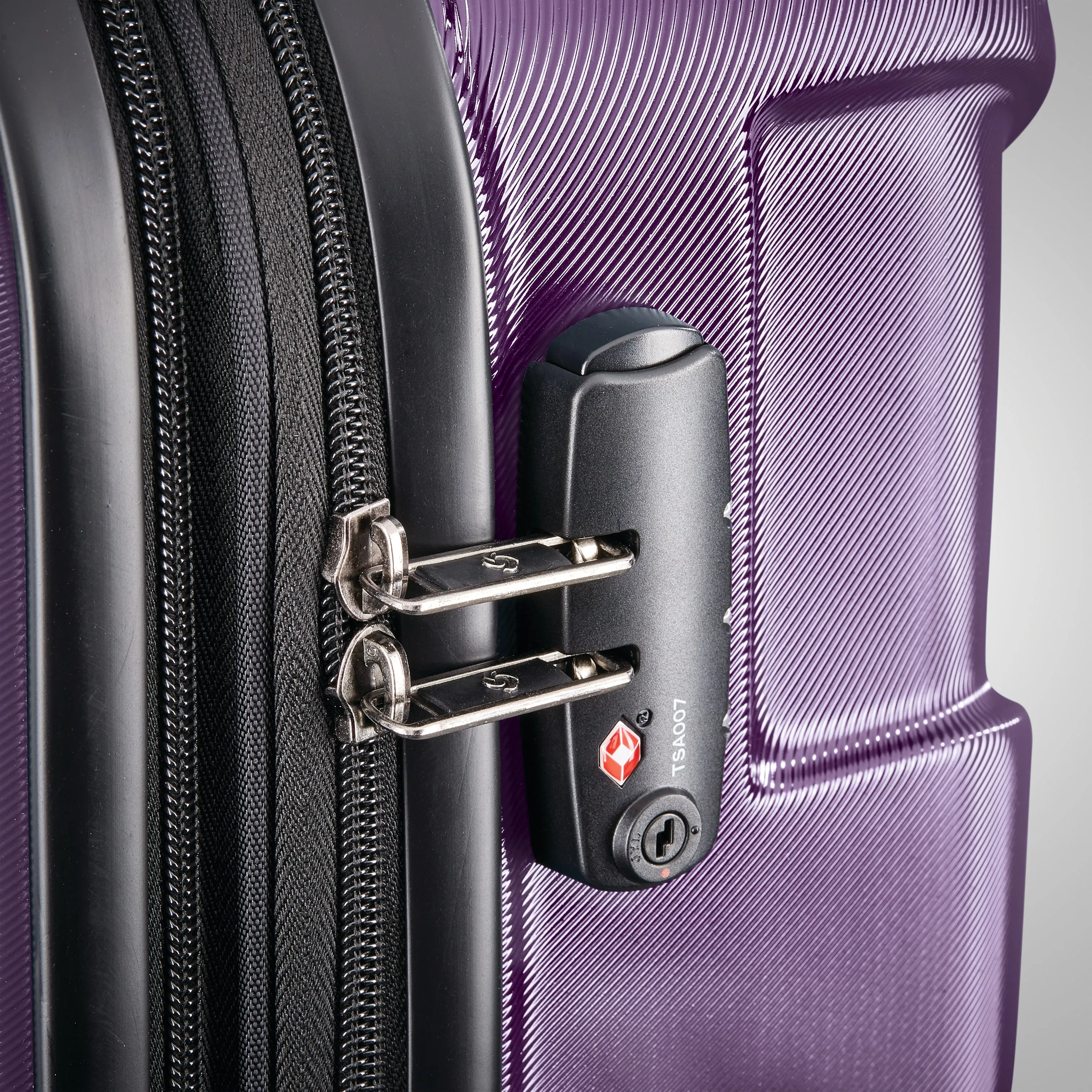 Samsonite Centric 20-Zoll Hartschalen-Koffer mit Spinner-Rädern von Samsonite