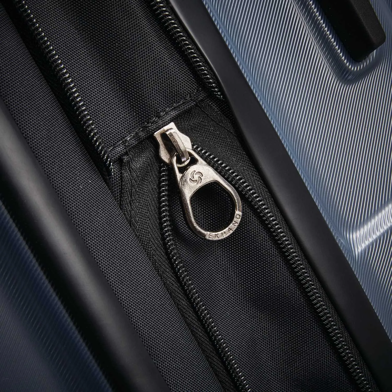 Samsonite Centric 20-Zoll Hartschalen-Koffer mit Spinner-Rädern von Samsonite