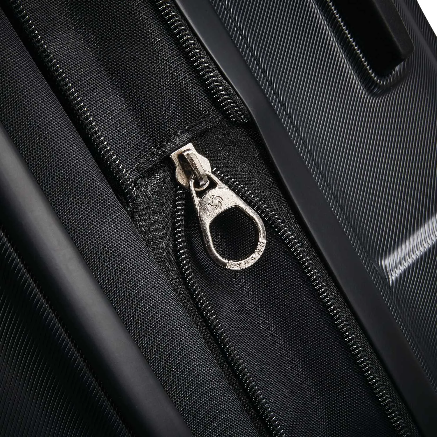 Samsonite Centric 20-Zoll Hartschalen-Koffer mit Spinner-Rädern von Samsonite