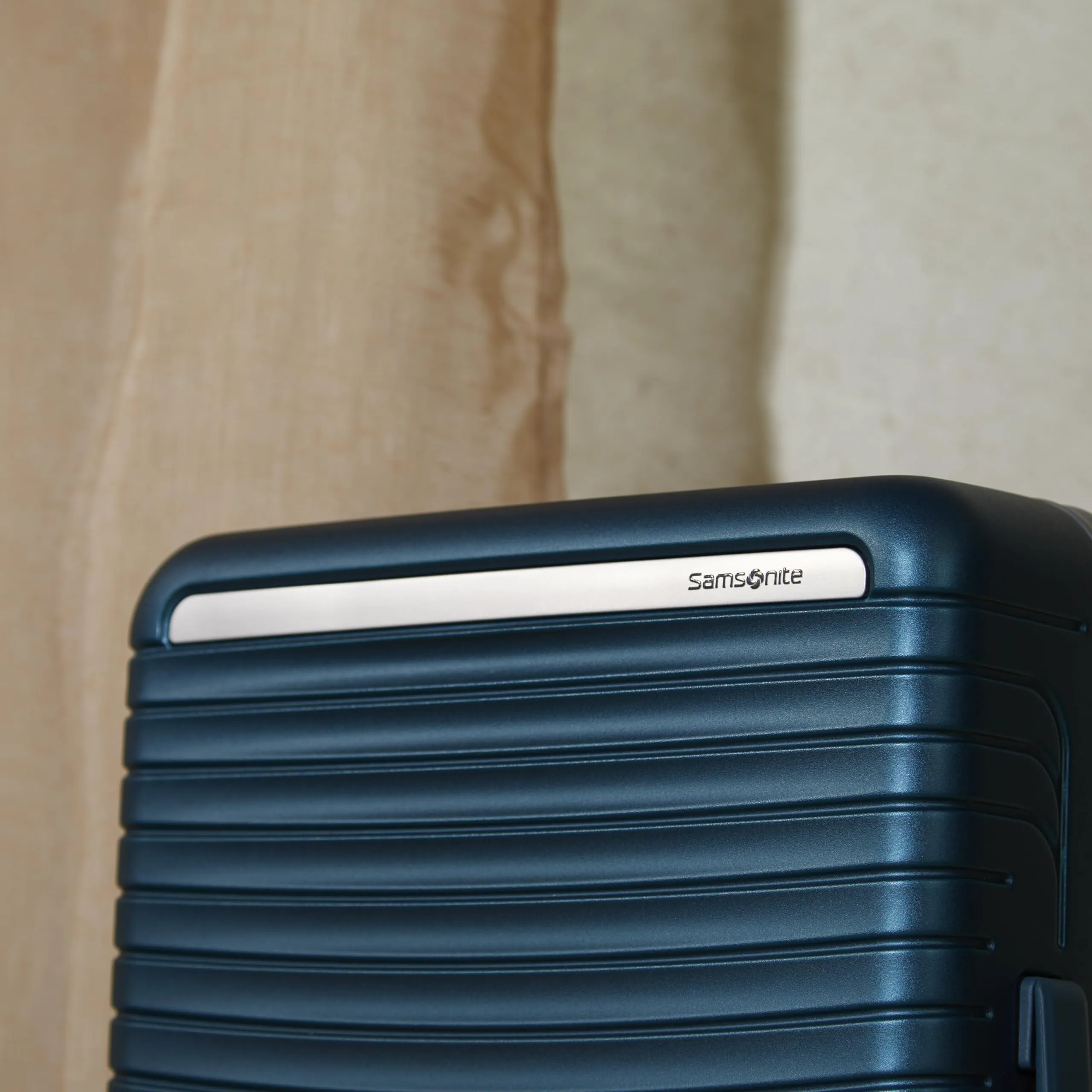 Samsonite Framelock Max Hartschalenkoffer mit Spinner-Rädern, Leichtgewicht ohne Reißverschluss (Handgepäck-Spinner) Taschen Samsonite