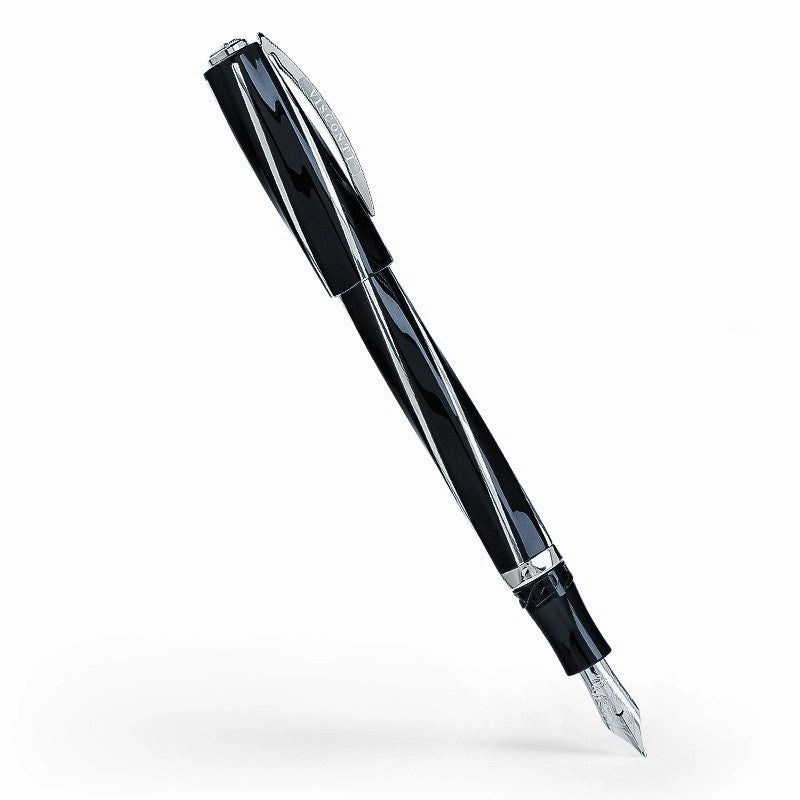 Visconti Divina Black Large Fountain Pen magnetic