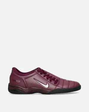 Insgesamt 90 Sneakers Bordeaux / Metallisches Silber